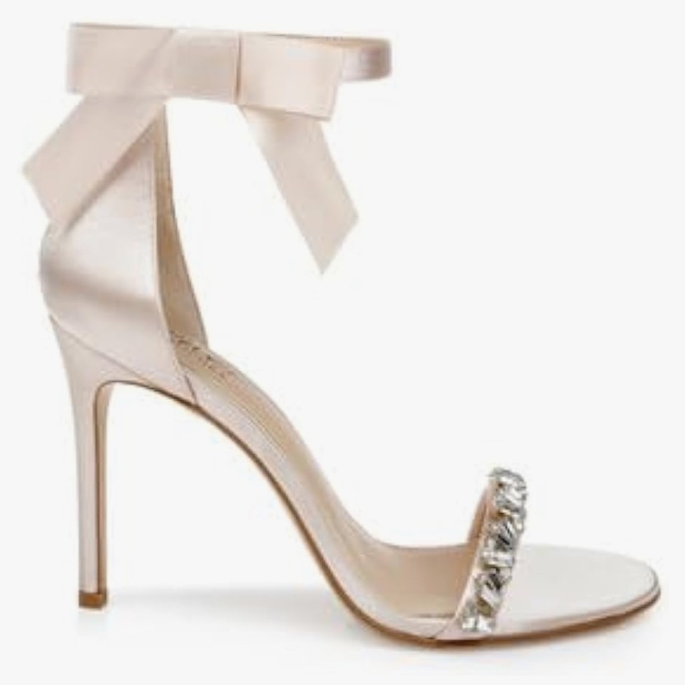 Badgley Mischka Jewel stilletto heel champagne size 9 Daley